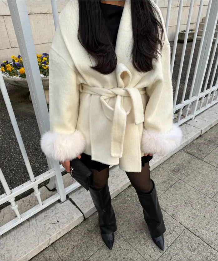 Éclat™ – Elegant Uldfrakke med Pelsdetaljer