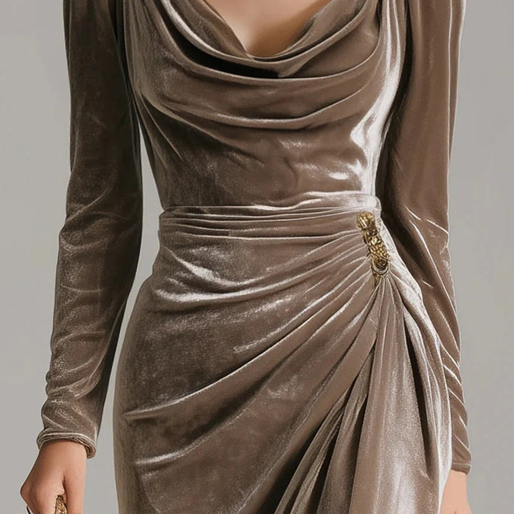 Margarette – Elegant Velourkjole med Drapering